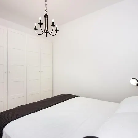Urban Apartment Split